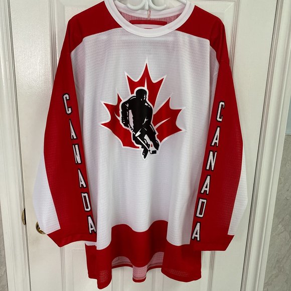 CCM Canada Hockey Jersey Size L - Picture 2 of 11